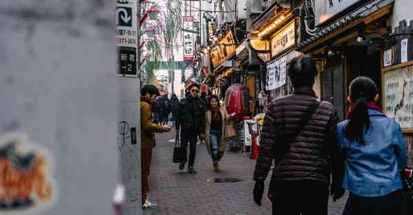 2019年7月6号午时出生的女孩怎么起名，五行是什么？